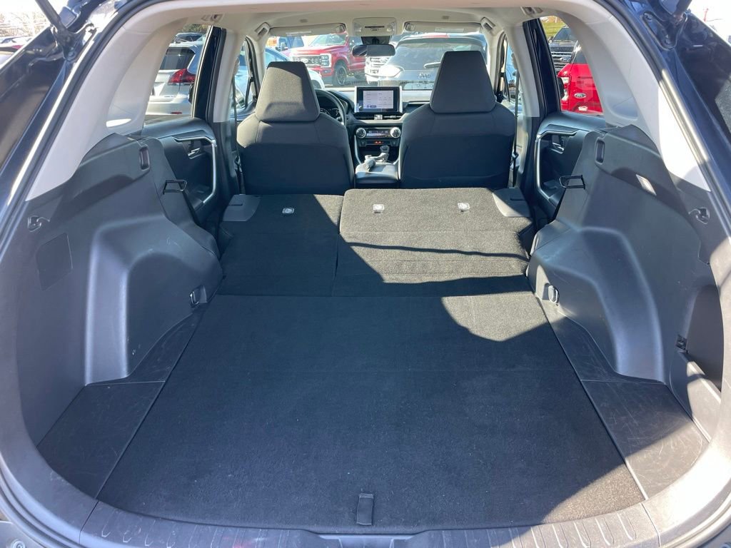 Used 2024 Toyota RAV4 XLE AWD/4WD image 30