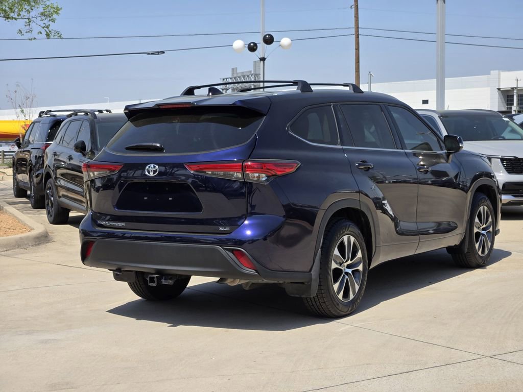 Used 2022 Toyota Highlander XLE image 4