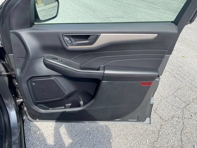 Used 2022 Ford Escape SE w/ SE Sport Appearance Package AWD/4WD image 17