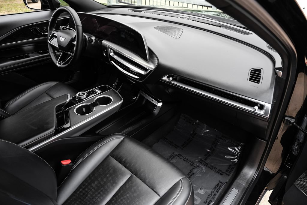 Used 2024 Cadillac Lyriq Luxury RWD image 9