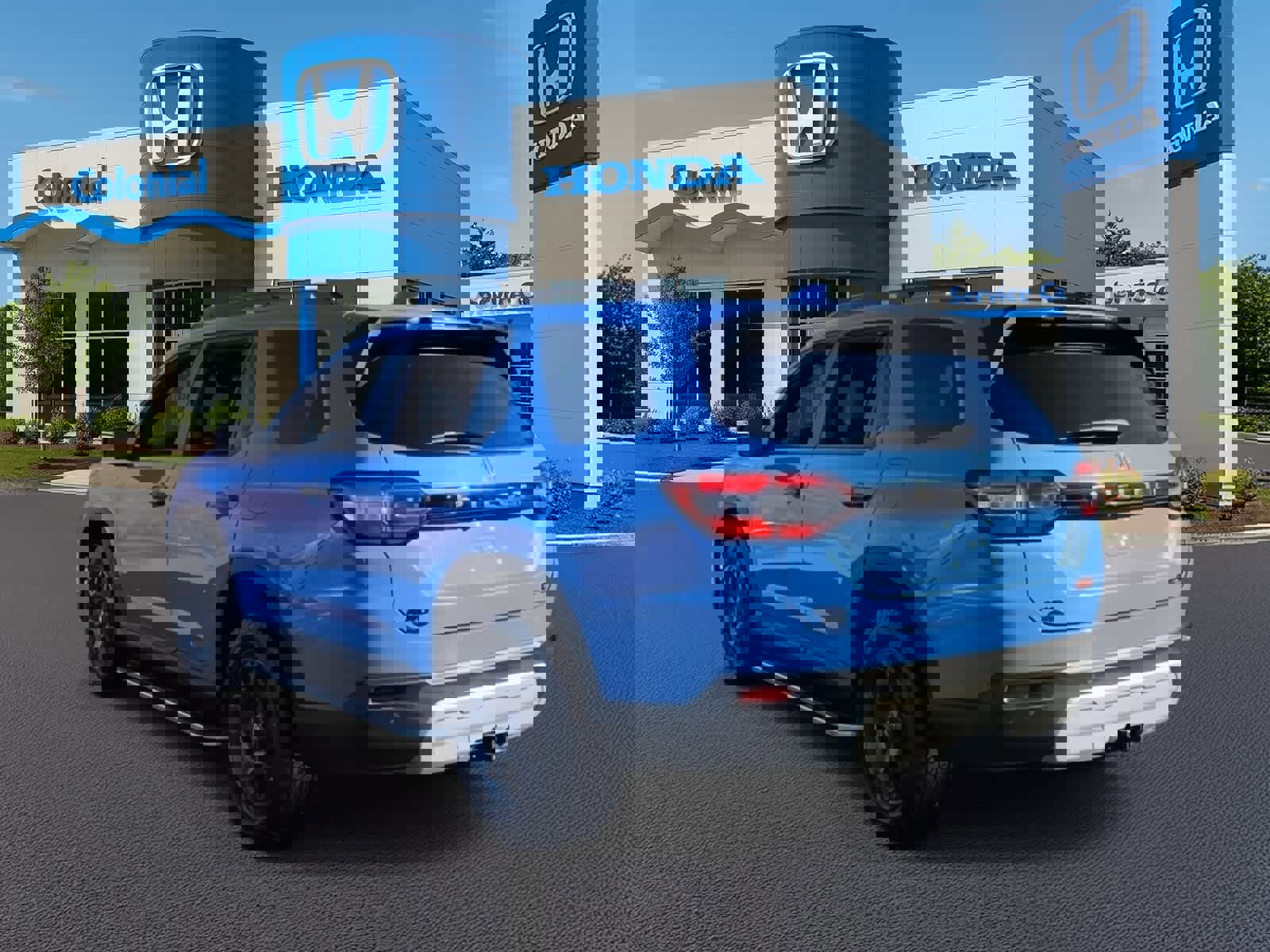 Used 2025 Honda Pilot TrailSport image 4