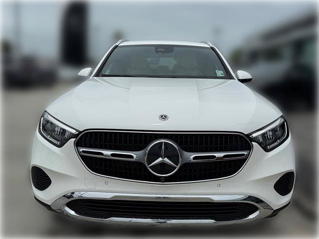 Used 2025 Mercedes-Benz GLC 300 image 2
