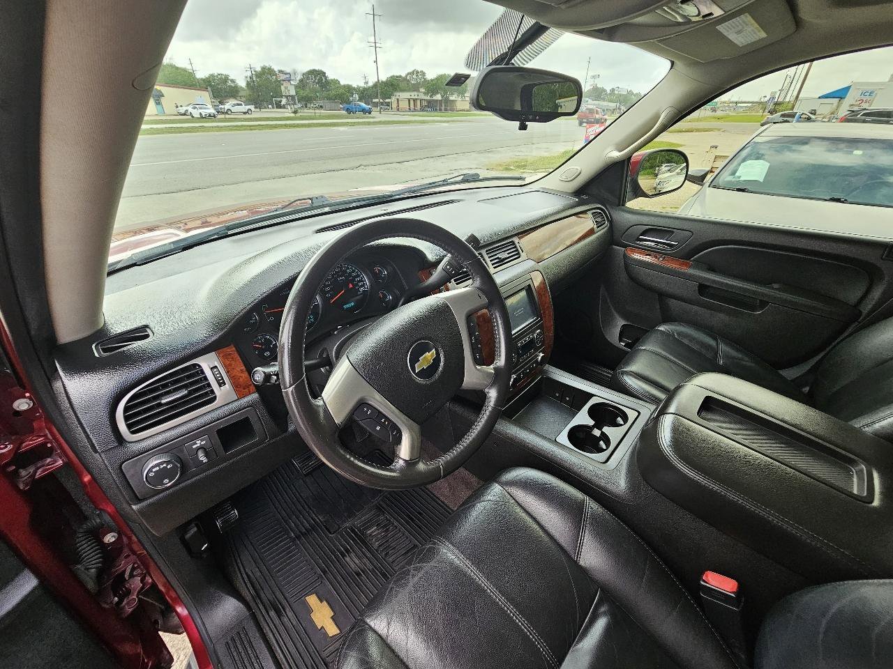 Used 2011 Chevrolet Suburban LT image 17