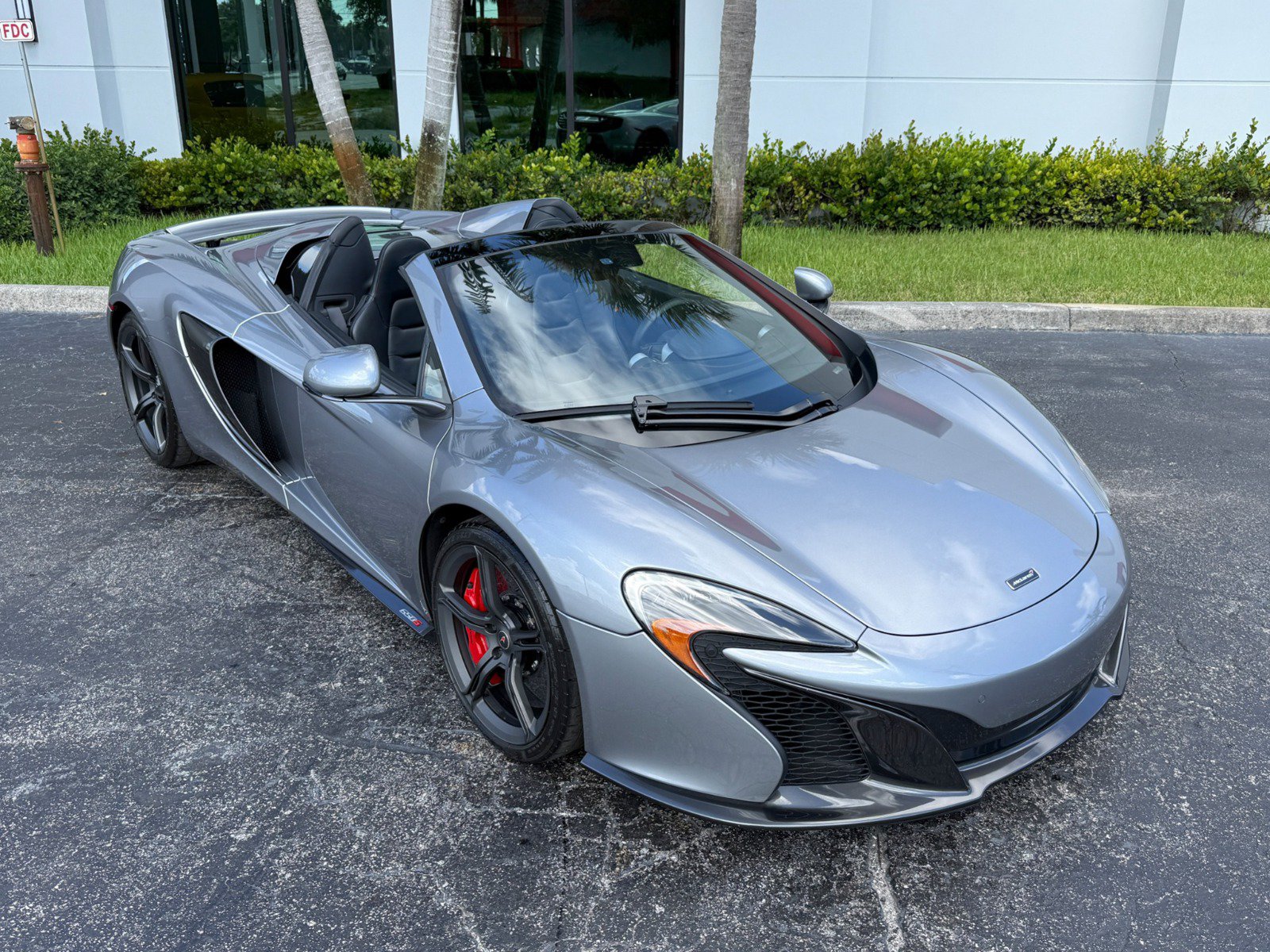 Used 2015 McLaren 650S Spider RWD image 3
