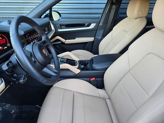 Used 2025 Porsche Cayenne image 27