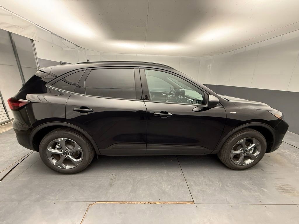 New 2026 Ford Escape ST-Line w/ Cold Weather Package AWD/4WD image 13