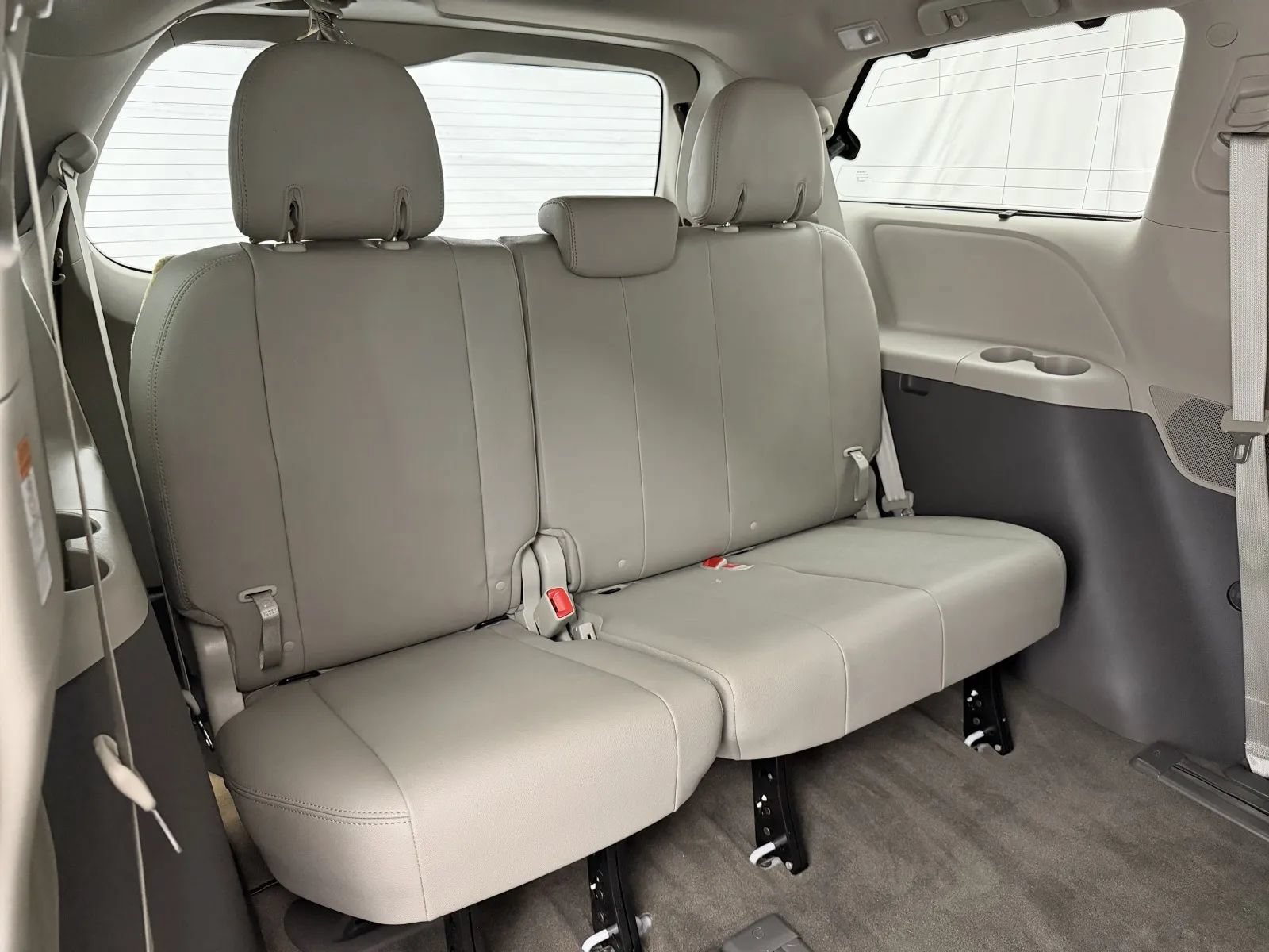 Used 2019 Toyota Sienna XLE FWD image 32