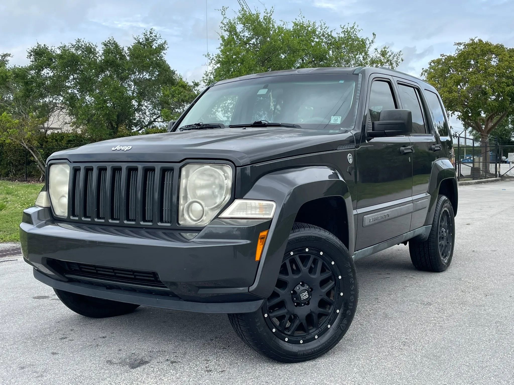 Used 2011 Jeep Liberty Sport image 2