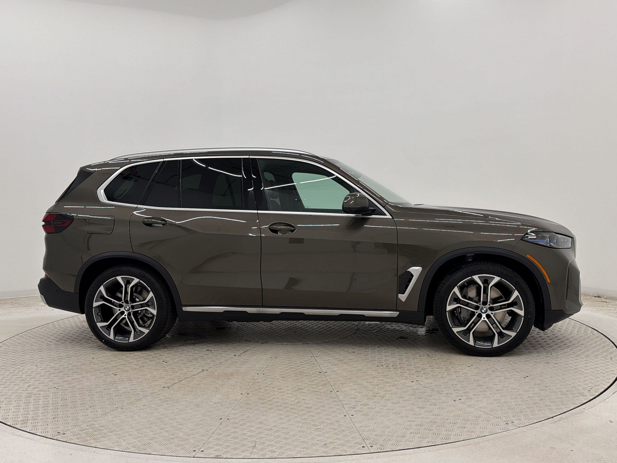 New 2026 BMW X5 xDrive50e w/ Climate Comfort Package AWD/4WD image 8