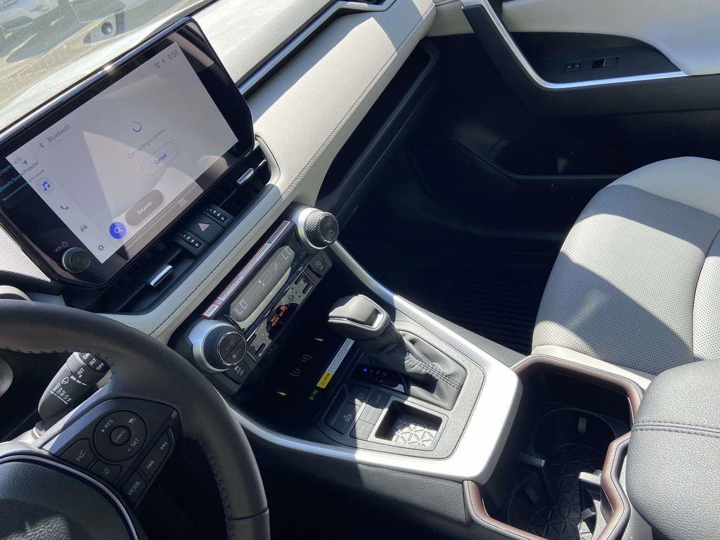 Used 2025 Toyota RAV4 Limited FWD image 27