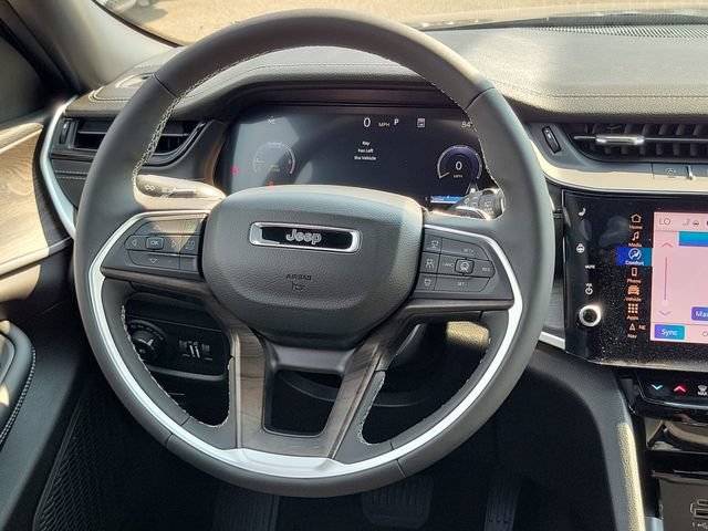 New 2026 Jeep Grand Cherokee L Limited w/ Luxury Tech Group II AWD/4WD image 12