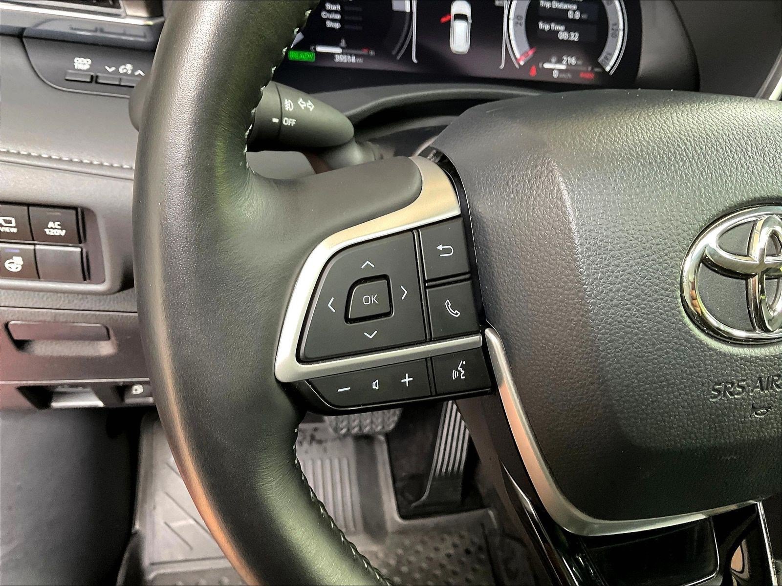 Used 2023 Toyota Highlander Limited AWD/4WD image 11