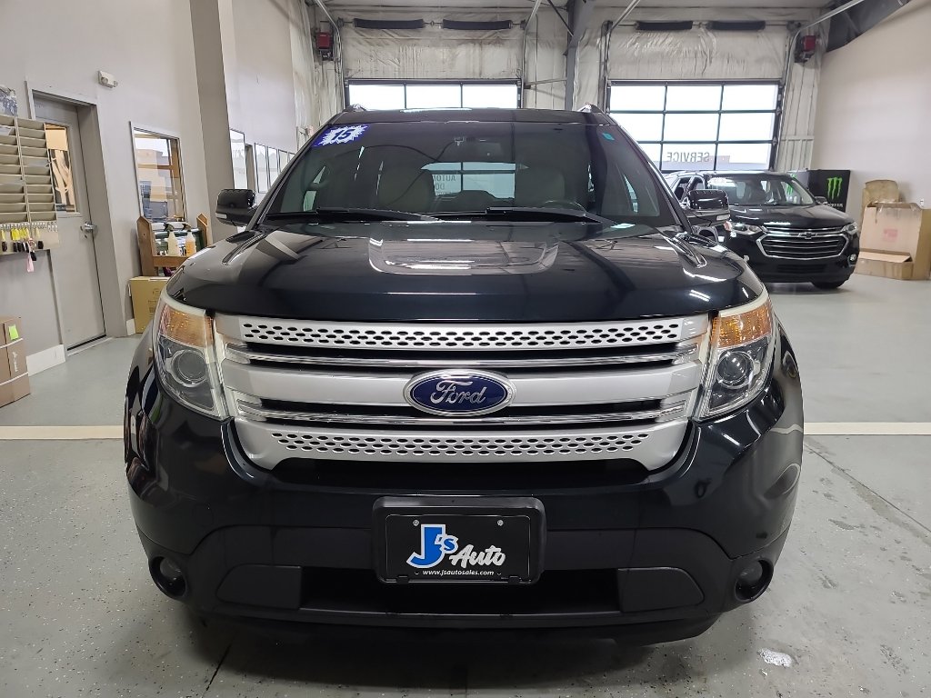 Used 2015 Ford Explorer XLT w/ Equipment Group 201A image 3
