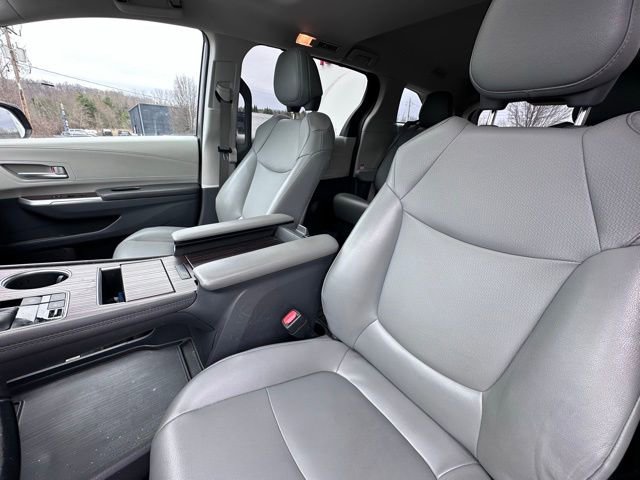 Used 2021 Toyota Sienna XLE FWD image 12