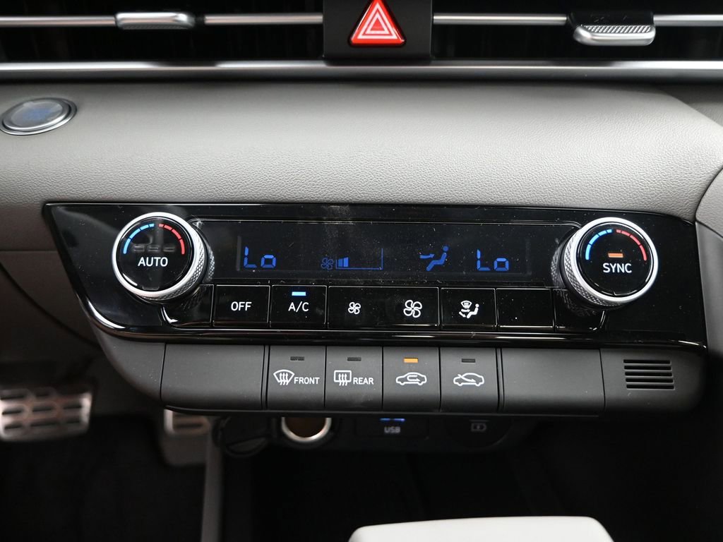 Used 2025 Hyundai Elantra Sport FWD image 12