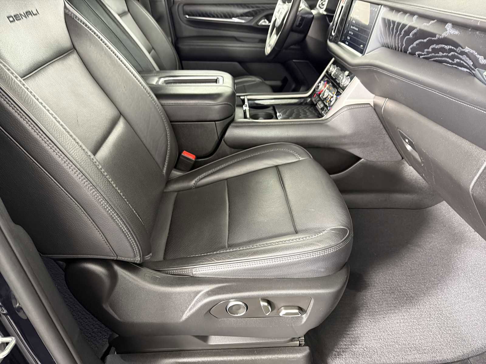 Certified 2023 GMC Yukon Denali image 22