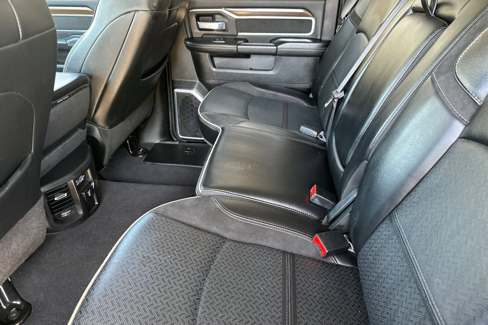 Used 2024 RAM 2500 Laramie AWD/4WD image 12