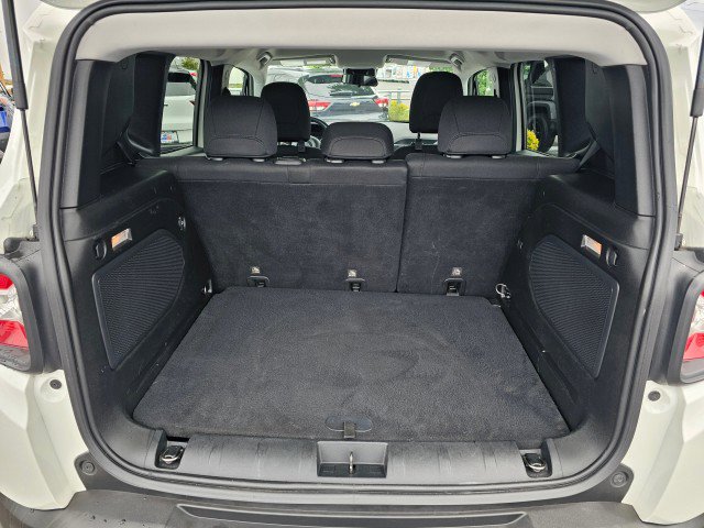 Used 2015 Jeep Renegade Latitude AWD/4WD image 18