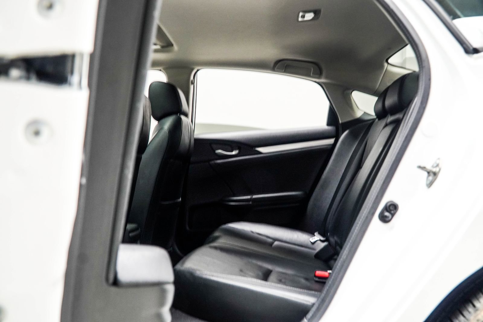 Used 2018 Honda Civic Touring image 33