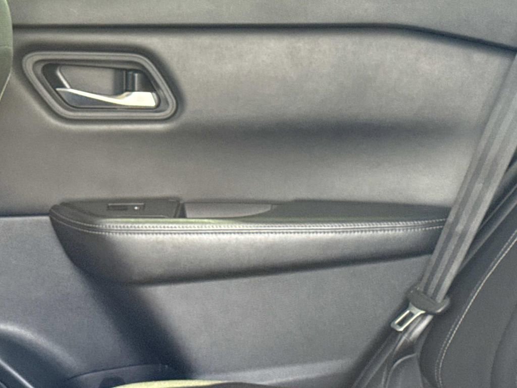 Used 2024 Nissan Rogue SV FWD image 16