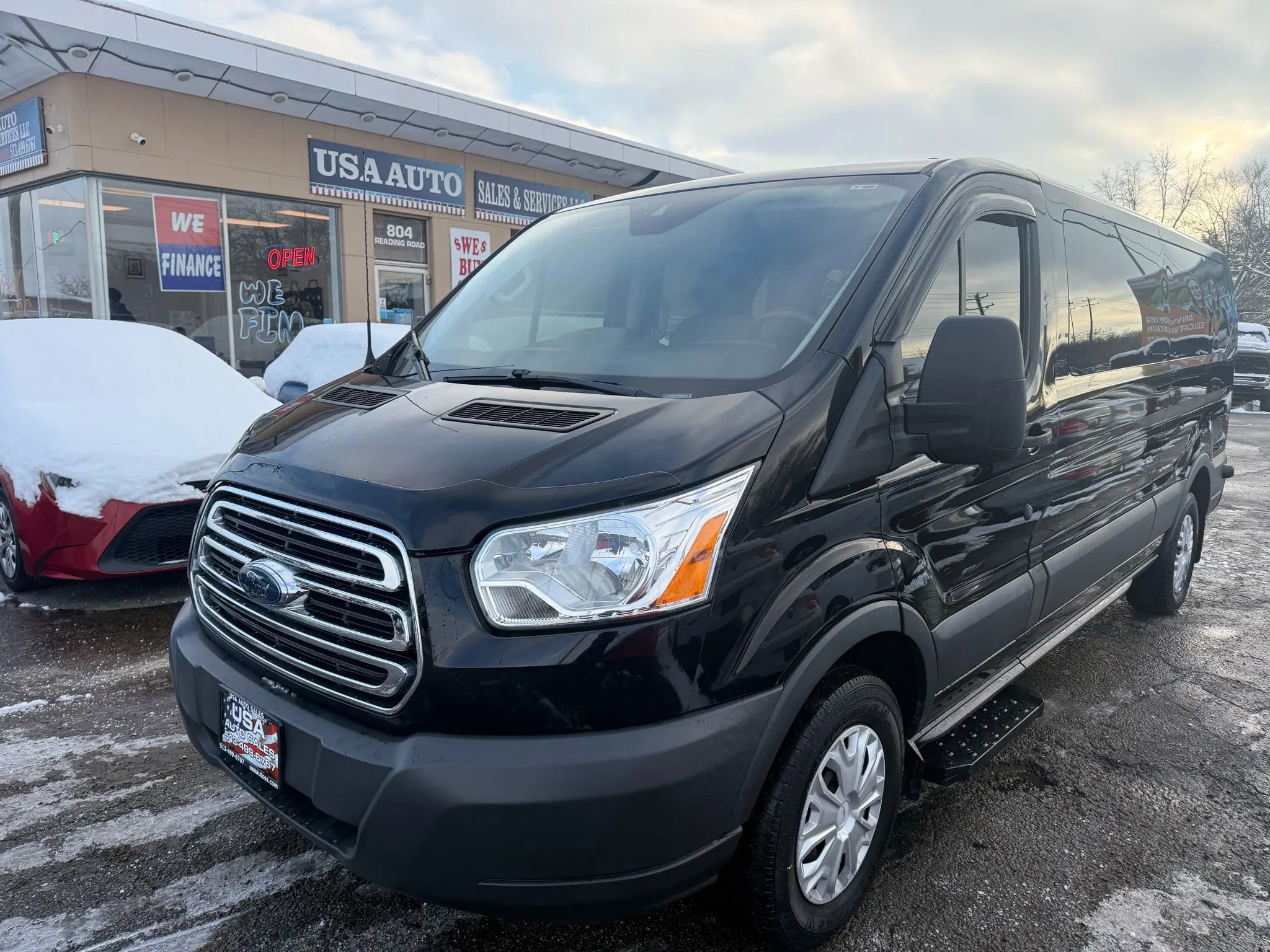 Used 2017 Ford Transit 350 XLT image 2