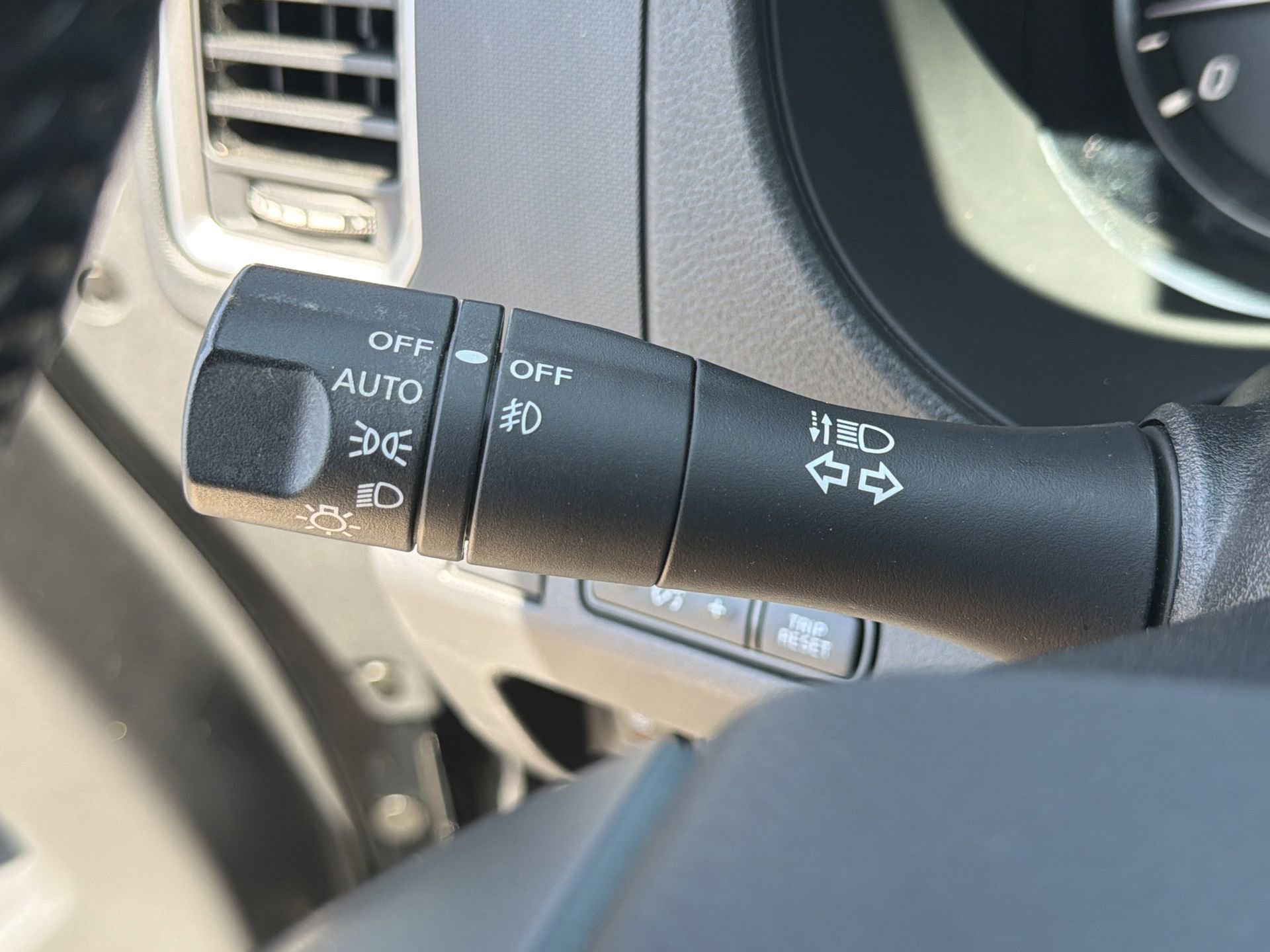 Used 2022 Nissan Frontier SV w/ SV Premium Package image 15