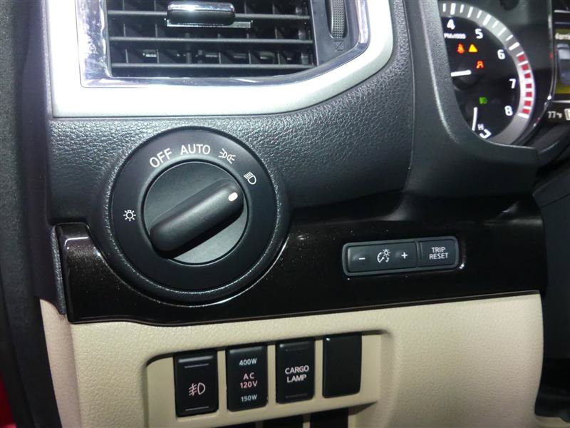 Used 2017 Nissan Titan SV AWD/4WD image 28