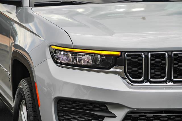 New 2025 Jeep Grand Cherokee Laredo image 7