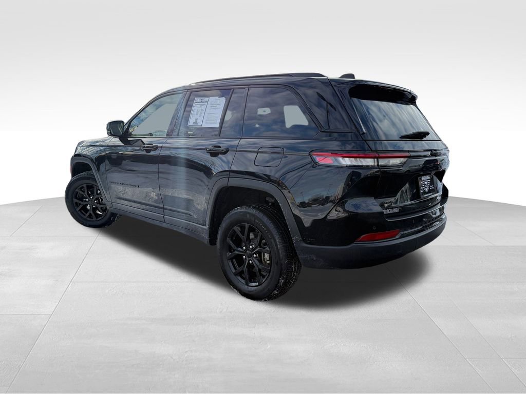 Used 2024 Jeep Grand Cherokee Altitude image 5