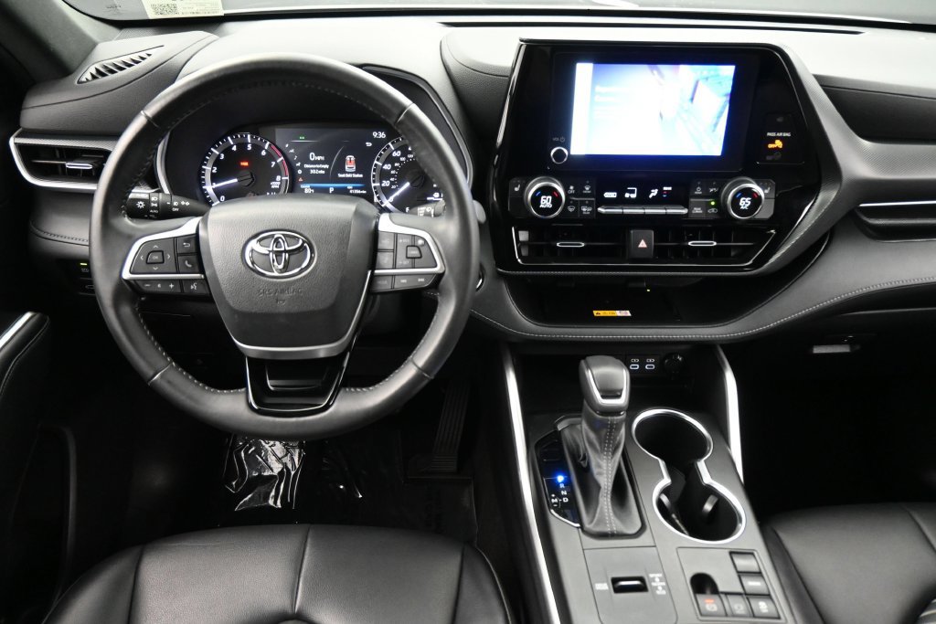 Used 2023 Toyota Highlander XSE FWD image 5