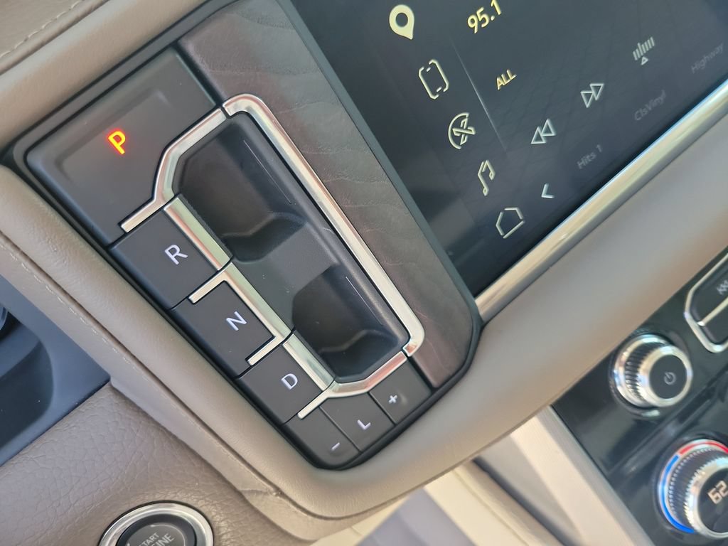 Used 2023 GMC Yukon Denali w/ Denali Reserve Package RWD image 28