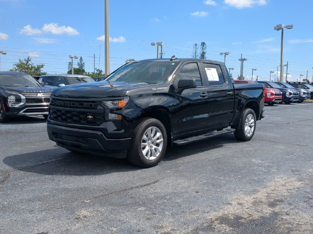 Used 2025 Chevrolet Silverado 1500 Custom RWD image 2