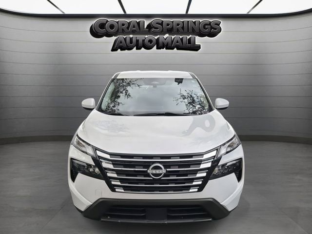 Used 2024 Nissan Rogue SV image 2