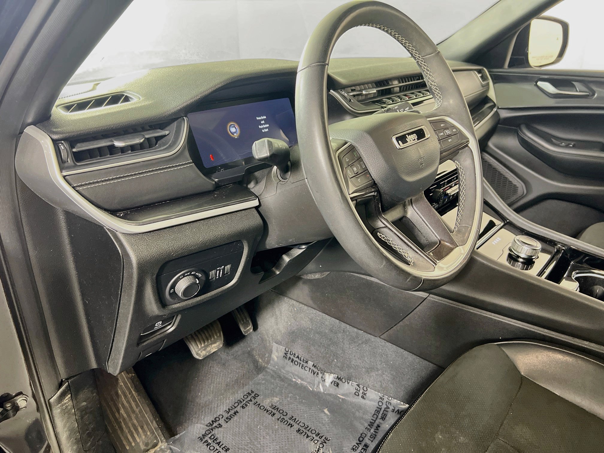 Used 2023 Jeep Grand Cherokee Altitude AWD/4WD image 9