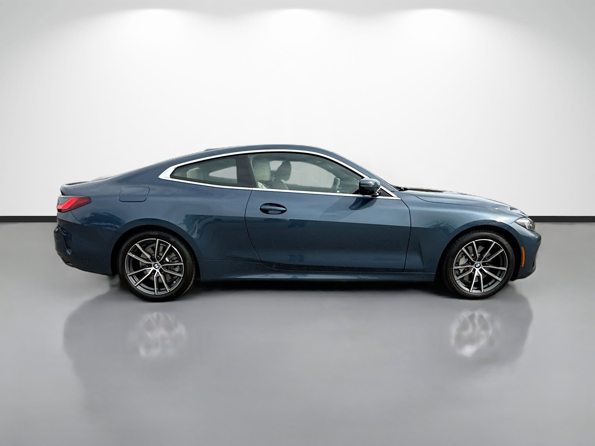 Used 2025 BMW 430i xDrive Coupe w/ Premium Package image 2