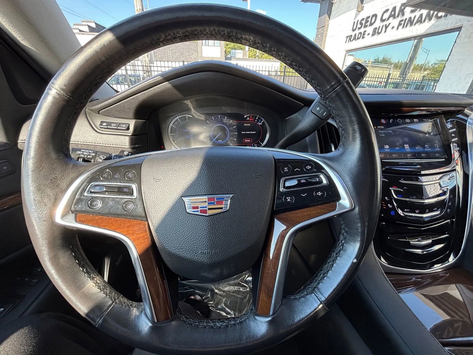 Used 2020 Cadillac Escalade Premium Luxury image 24