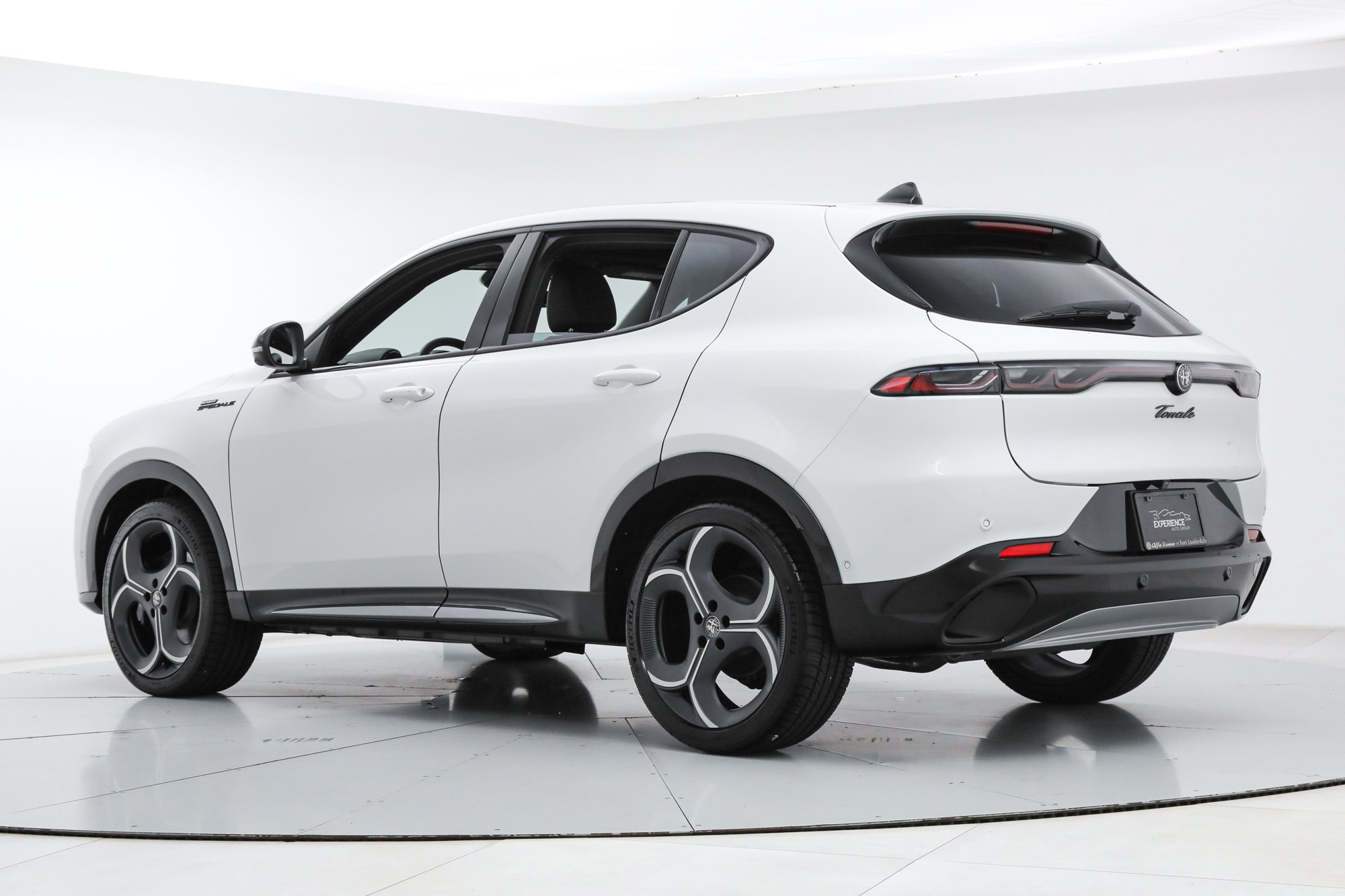New 2026 Alfa Romeo Tonale w/ Active Assist Package AWD/4WD image 3