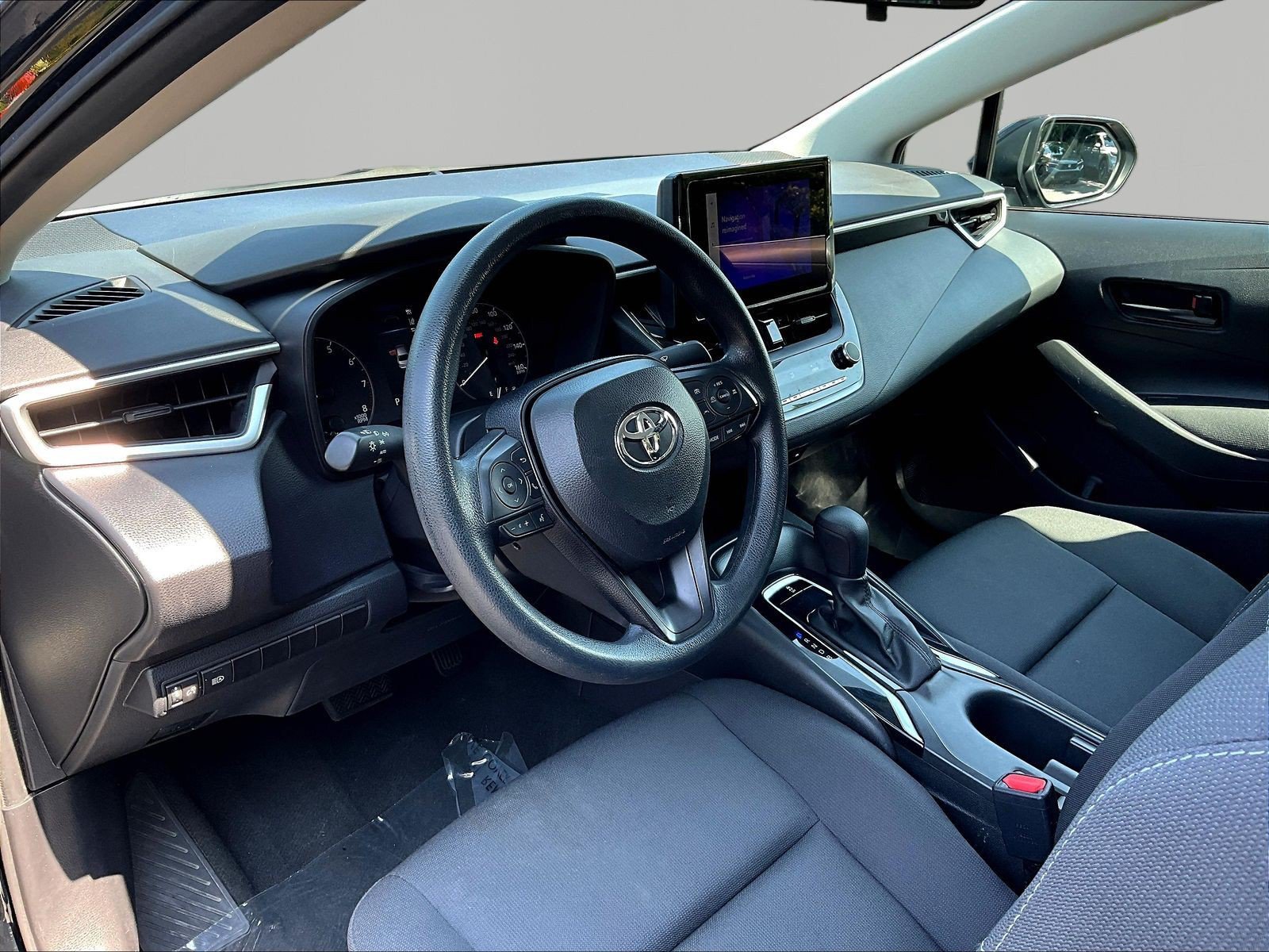 Used 2024 Toyota Corolla LE FWD image 17