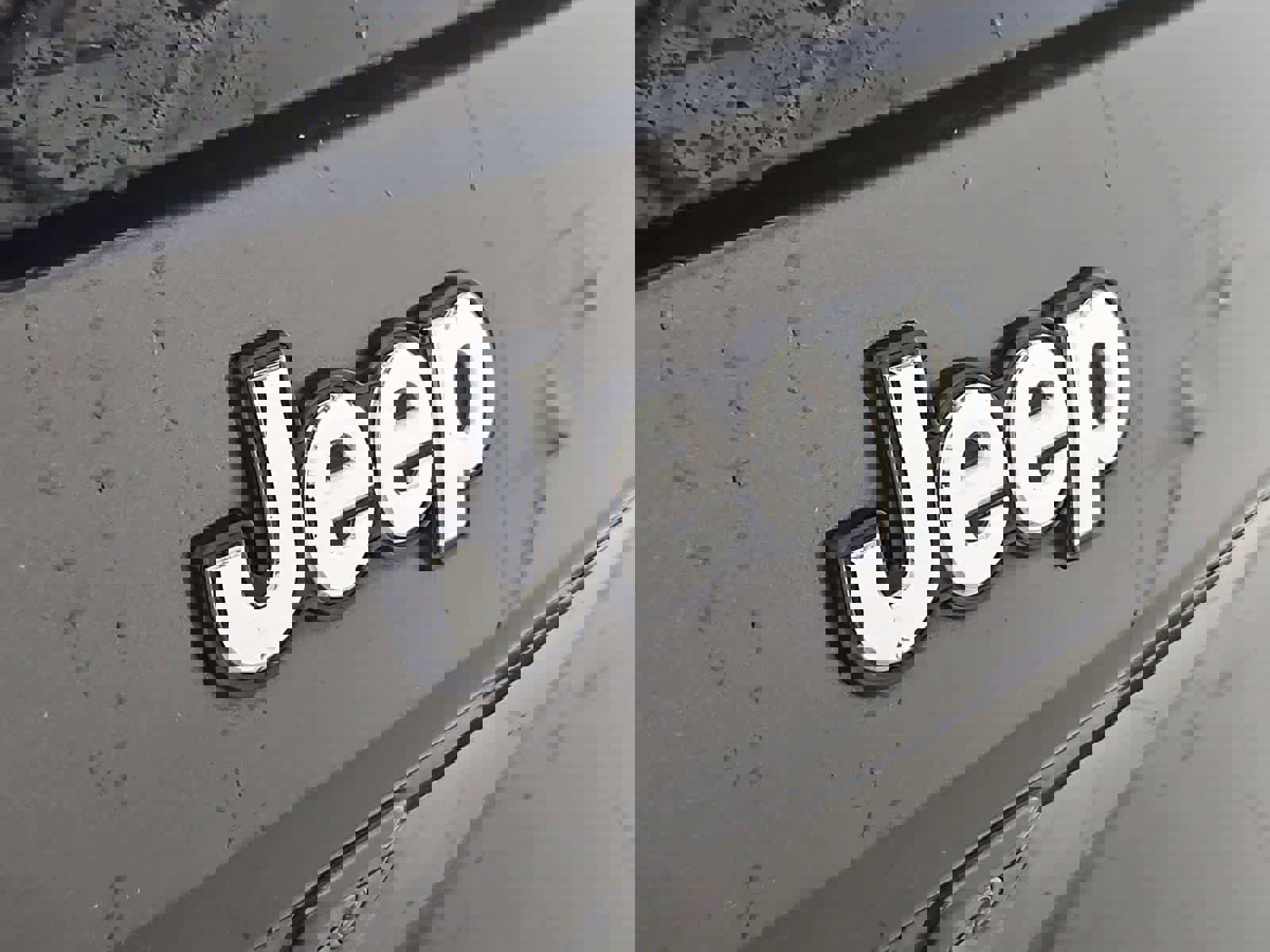 Used 2018 Jeep Cherokee Latitude Plus w/ Comfort/Convenience Group image 11