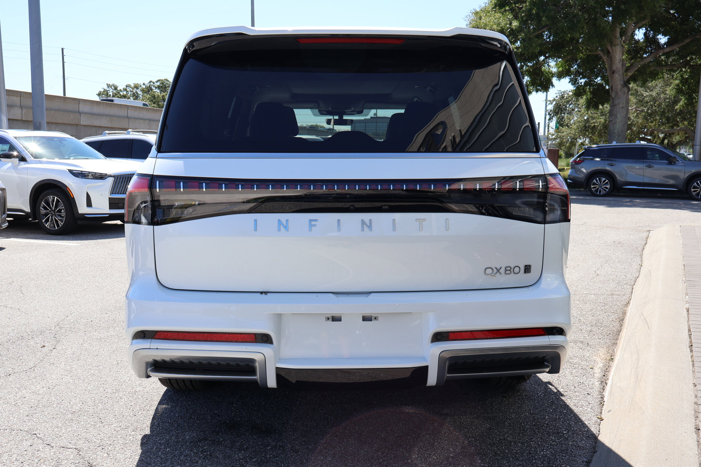 New 2026 INFINITI QX80 Luxe image 8