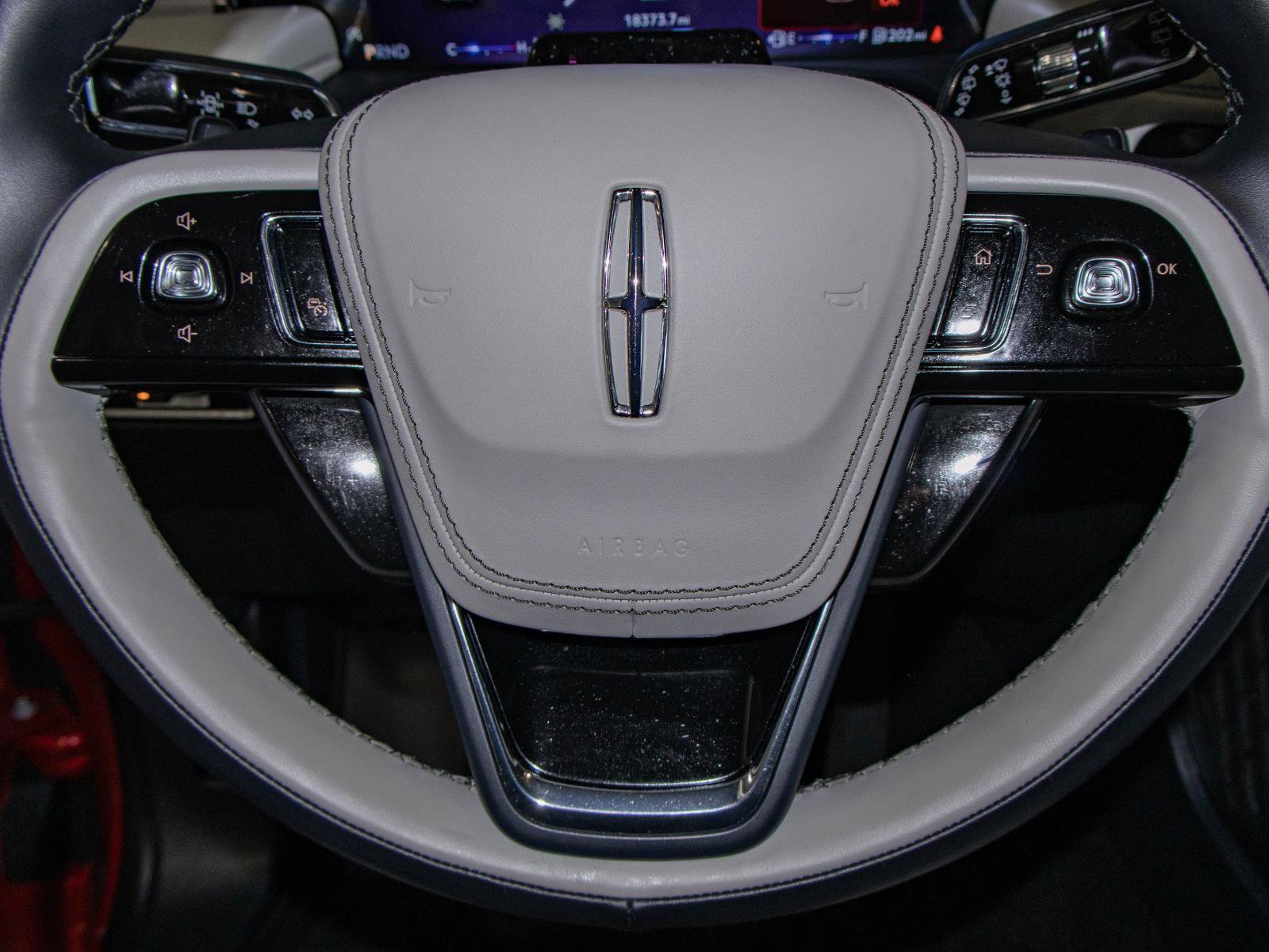 Used 2025 Lincoln Aviator Reserve w/ Equipment Group 201A image 12