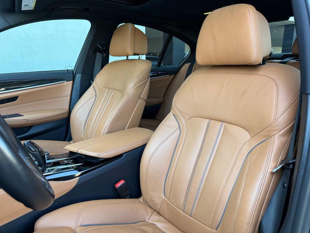 Used 2022 BMW M550i xDrive w/ Premium Package image 12