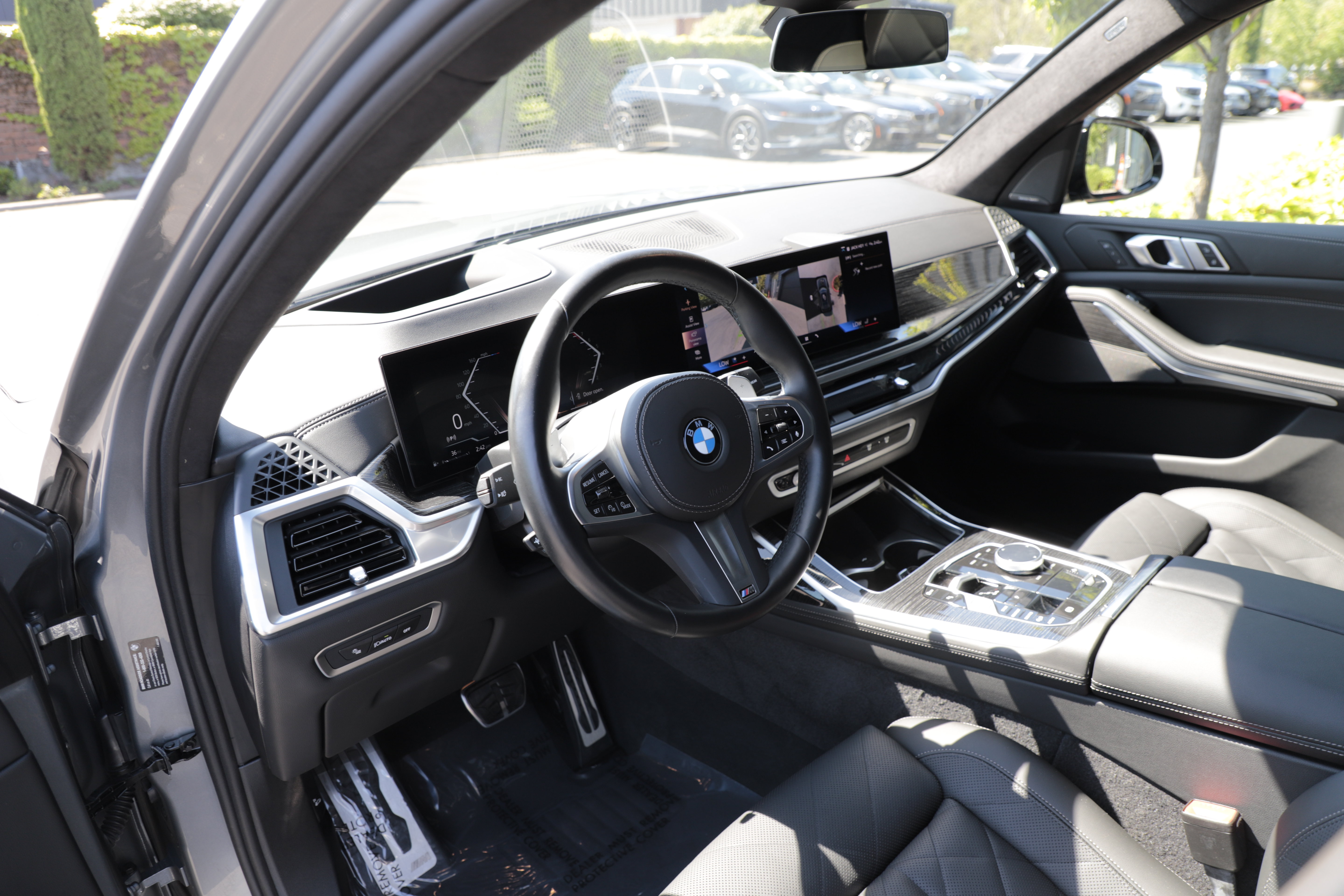 Used 2024 BMW X7 xDrive40i w/ M Sport Package AWD/4WD image 18