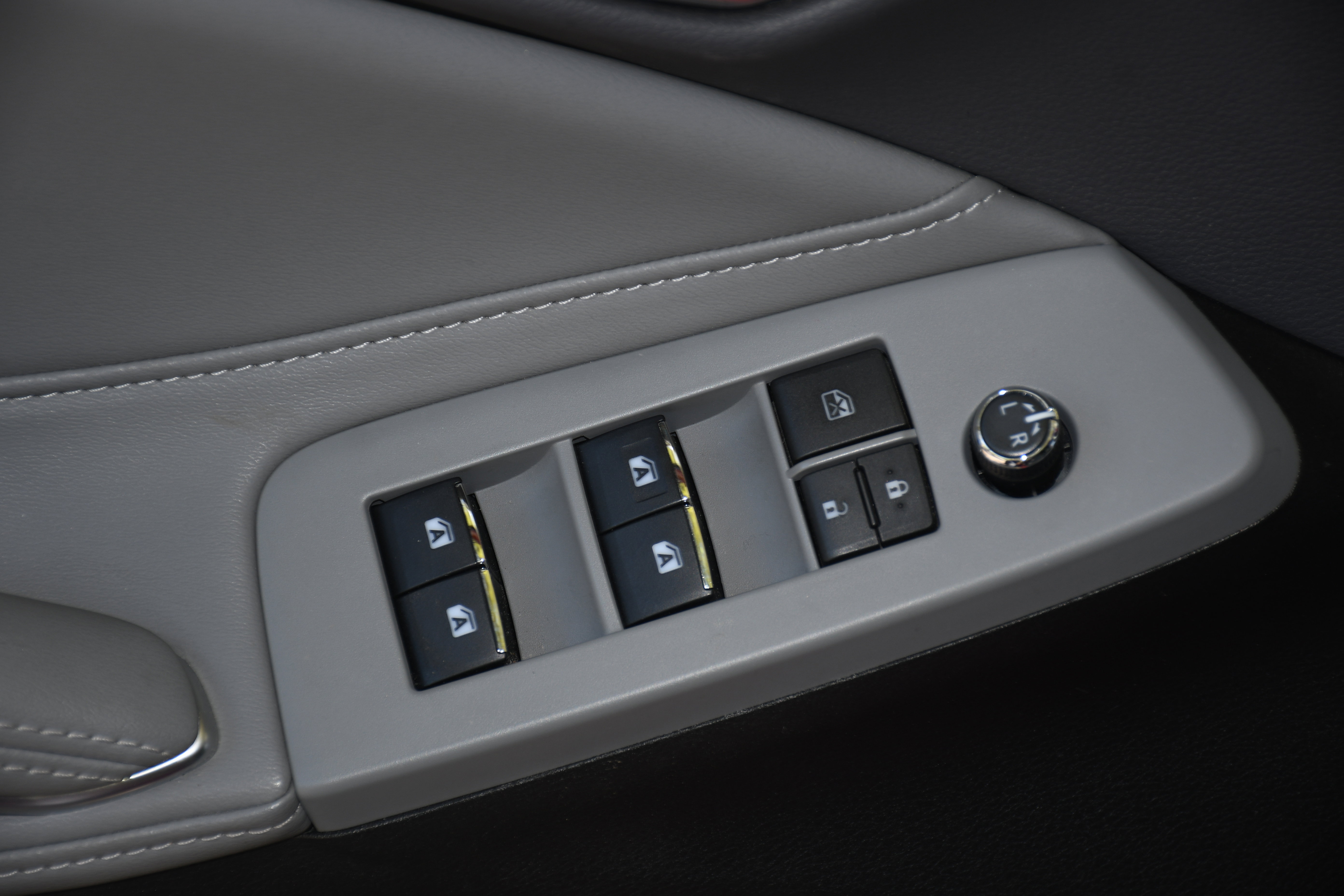 Certified 2021 Toyota Avalon XLE w/ Moonroof Package image 11