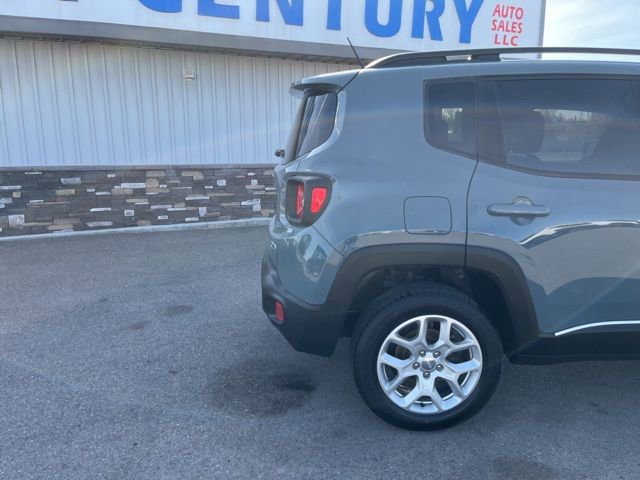 Used 2017 Jeep Renegade Latitude w/ Popular Equipment Group AWD/4WD image 14