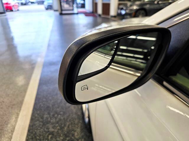 Used 2017 Ford Taurus SEL image 35