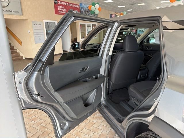 New 2026 Nissan Pathfinder S image 16