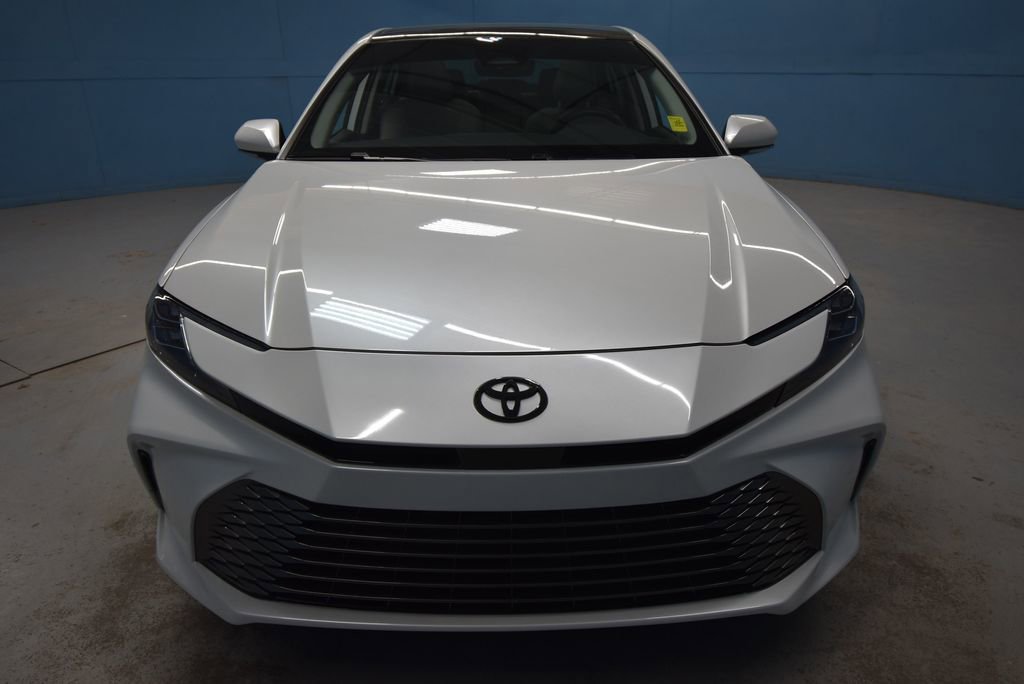 Used 2025 Toyota Camry XLE AWD/4WD image 28