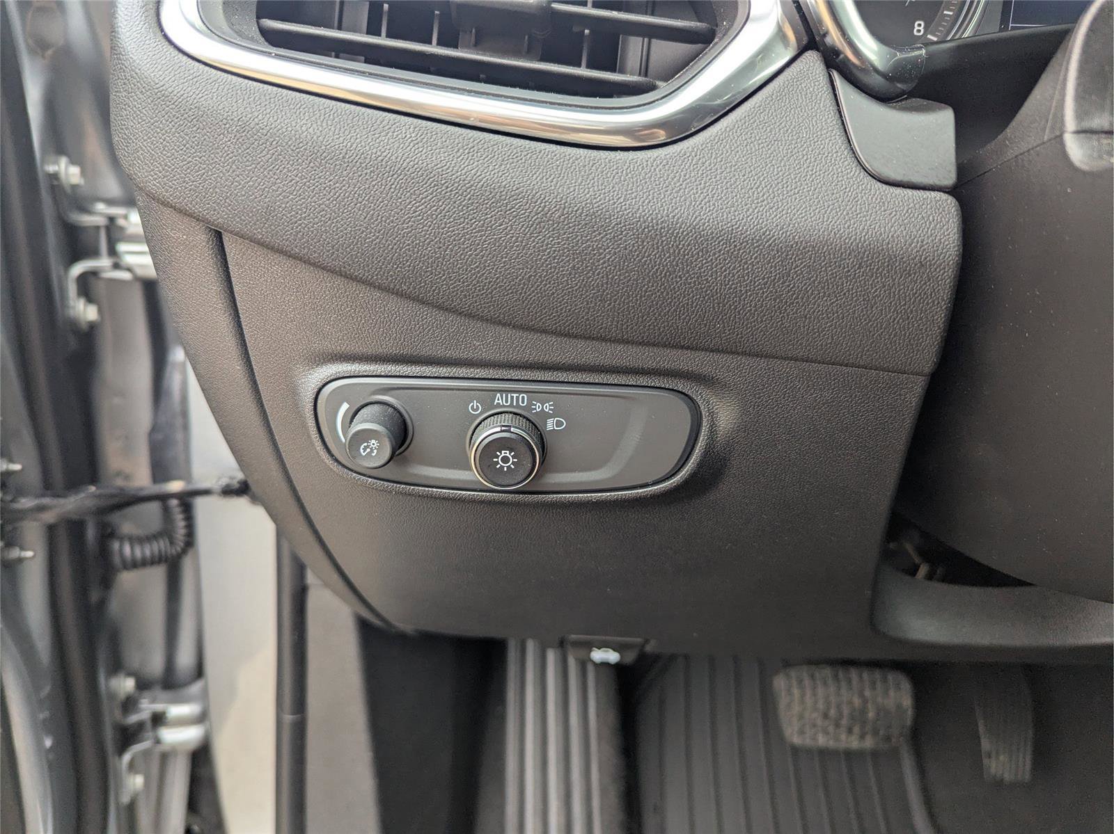 Used 2024 Chevrolet Equinox LT image 28