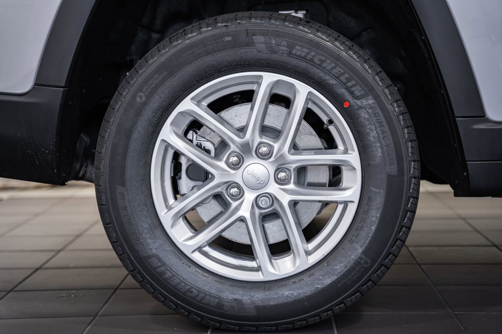 New 2025 Jeep Grand Cherokee L Laredo w/ Luxury Tech Group I image 17